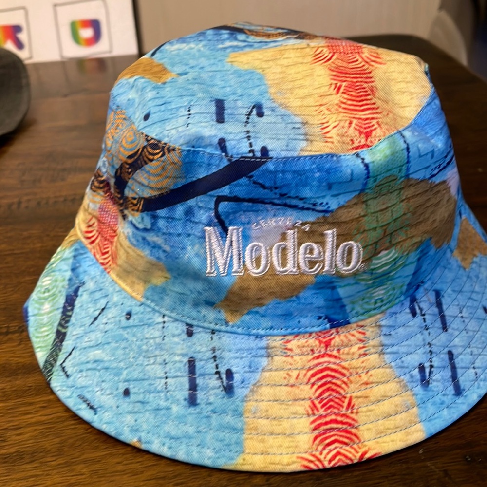 Modelo bucket hat